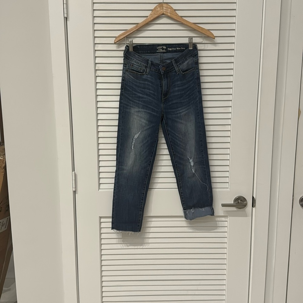 They are a pair of jeans brand signature, size 26 and the color is blue